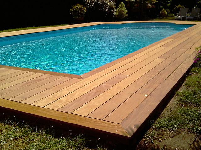terrasse en bois autour piscine  lacanau france